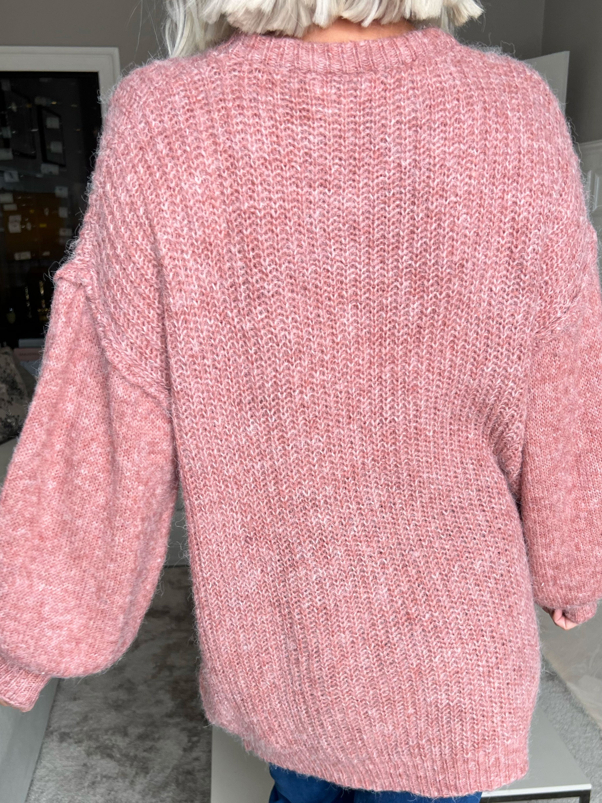 Leana - Lång mjuk stickad blus med ballongärmar